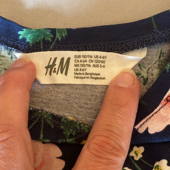 H&M three dress bundle. Size 4-6y and 5-6y. Polka dot, flowers, pink. - Picture 7 of 13